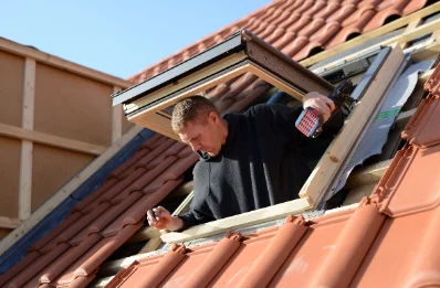 Pose de fenêtres de toit Velux à Tournous-Devant